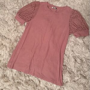 BOGO 🛍️ Women's Pink Lace Sleeve Top